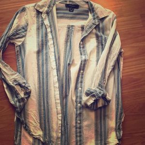 Lightweight button blouse